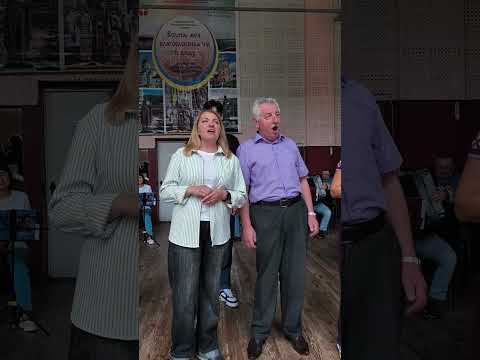 Видео: Волинський народний хор. Репетиція. "Шумить, гуде дібровонька"