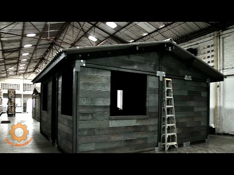 Видео: Дом из пластиковых кирпичей