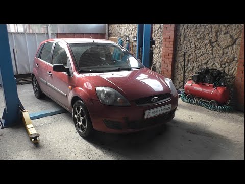 Видео: Замена подушек двигателя на Ford Fusion 1,4 Форд Фьюжн 2007 года