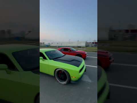 Видео: Заехали на районе. Ярко, сочно, эффектно. #dodge #challenger #dragrace  #екатеринбург