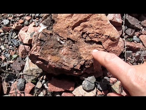 Видео: Золотые камни - руды! Поиски золота в горах!