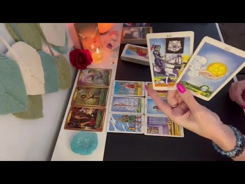 Видео: ЛЕВ - КТО-ТО СОБИРАЕТСЯ СРАЖАТЬСЯ ЗА ТЕБЯ ЛЕВ ЛЮБИТ ГАДАТЬ НА ТАРО Гадание на Таро