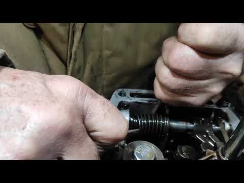 Видео: КПП Renault Trafic I - 9 частина. Розборка коробки із нашого буса.