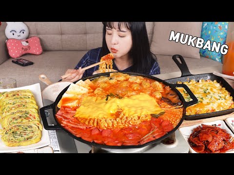 Видео: MUKBANG:)Budae Jjigae.(острое тушеное мясо с колбасой) | жареный пряный рыбный пирог | яичный рулет.