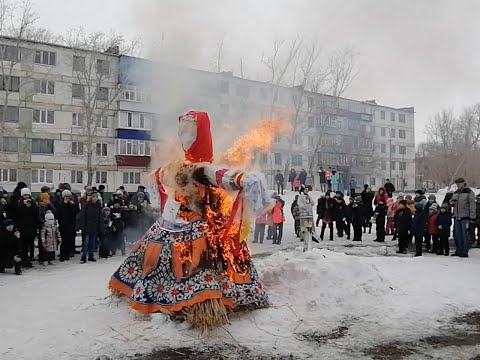 Видео: Масленица в Казахстане 2020. Проводы зимы. Сжигание чучела