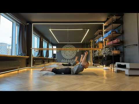 Видео: Гибкость спины ! лодочка и собака