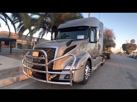 Видео: 2.2.LA всегда стоит.Обзор моего KONя.Лучший трак на свете.Volvo «ТРУДЯГА» снаружи и внутри.