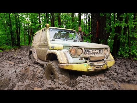 Видео: Toyota Land Cruiser 70 застрягла? 😲 [MUD EXTREME Offroad]