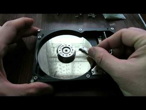 Видео: А что внутри :)  HDD разбираем жесткий диск. Любопытно