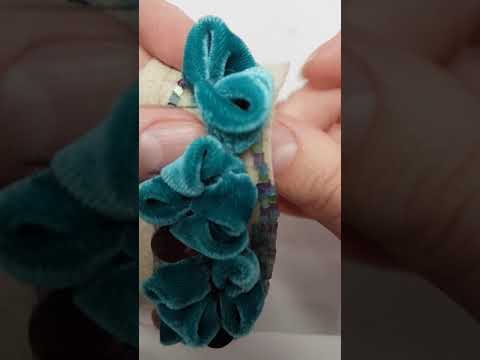 Видео: Вышивка цветочка из бархата