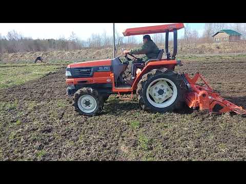 Видео: японский минитрактор Kubota gl - 261 фрезеровка.