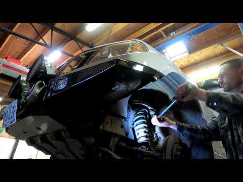 Видео: Видео Nissan Frontier 10: Подъем по бездорожью