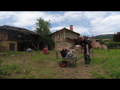 Видео: ЖИВОТ НА СЕЛО  : ДВОРЪТ  - ВИЖДА МУ СЕ КРАЯ...Как премахнахме къпините.. / LINE D5