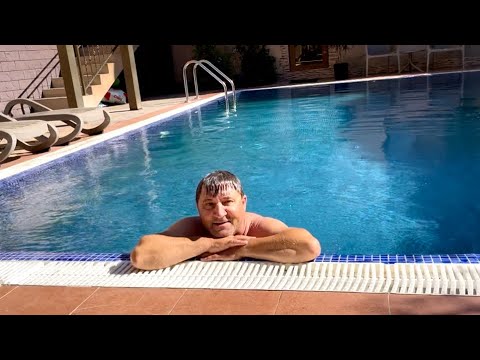 Видео: АДЛЕР. ЗАСЕЛЕНИЕ В ГОСТЕВОЙ ДОМ С БАССЕЙНОМ 