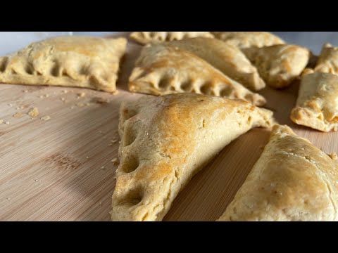 Видео: Как приготовить мясной пирог | Рецепт сытного и слоёного пирога