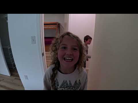 Видео: День переезда! Экскурсия по аренде домов на Аляске!