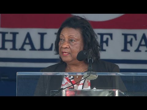 Видео: Речь Уиллы Аллен в Зале славы от имени ее покойного мужа Дика Аллена