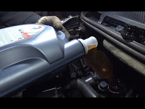 Видео: Замена масла на Citroen C8
