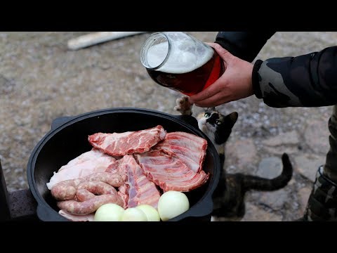 Видео: МЯСО В ПИВЕ. ВЕРЕЩАКА В КАЗАНЕ НА КОСТРЕ