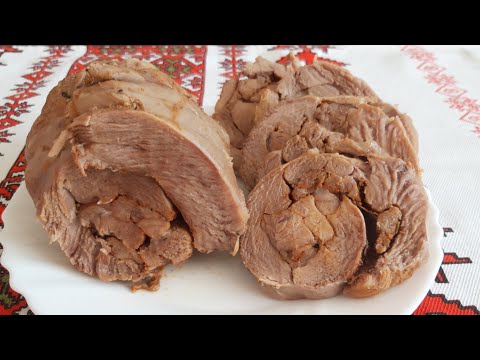 Видео: Вкусный нежный и сочный мясной рулет. Рулет из мясо индейки.