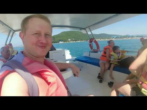 Видео: Архипо-Осиповка, отпуск, выходим в море на катамаране  Дольче Вита купаться в чистой водичке