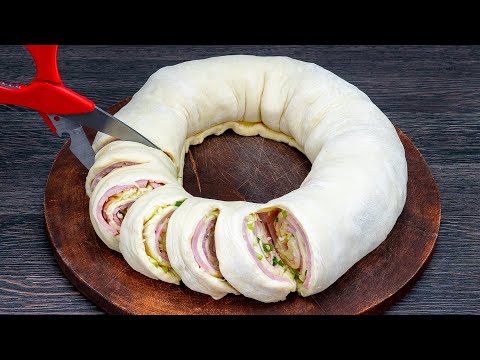 Видео: Закуска в форме калача - из слоеного теста и ветчины. Лайфхак с помощью ножниц!