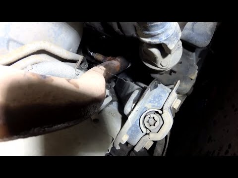 Видео: Nissan Elgrand E50. замена лямбда-зондов, кислородных датчиков.