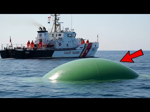 Видео: Они нашли дрейфующий шар в море… Но то, что было внутри, не должно было существовать