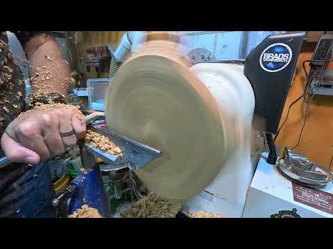 Видео: Точение по дереву — микрофон и подставка