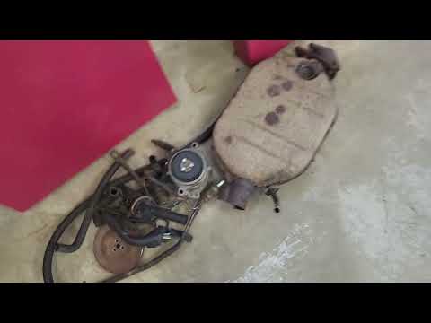 Видео: Система контроля выбросов Oldsmobile 98 1983 года, удалить часть 2 из 3