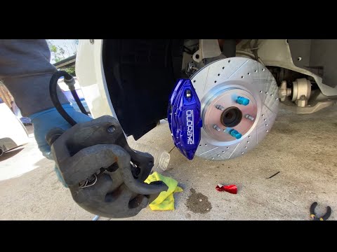Видео: Замена больших тормозов Q50/Q60 Akebono (сделай сам)
