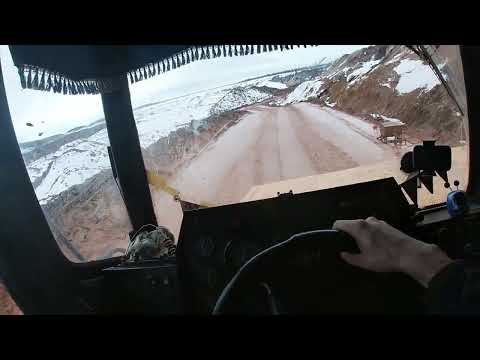 Видео: Жидкая дорога в карьере,возим боксит!