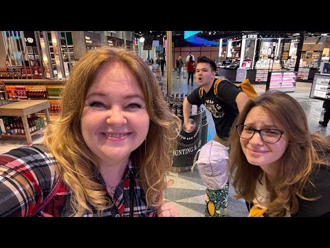 Видео: #1 Игорь забыл куда летит! А я помню: в Китай 😀 Начинается наше путешествие на Хайнань, перелет