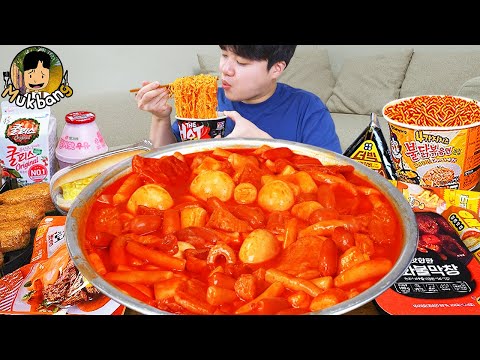 Видео: ASMR MUKBANG небольшой магазин, острый рамэн, хот-доги, кимбап, ттеокбокки !! Корейский магазин