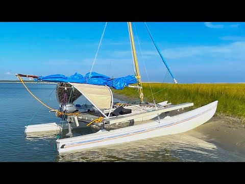Видео: Моторизованный парусник Hobiecat с самодельным батутом, гусиной шеей, бимини и брезентовым парусом