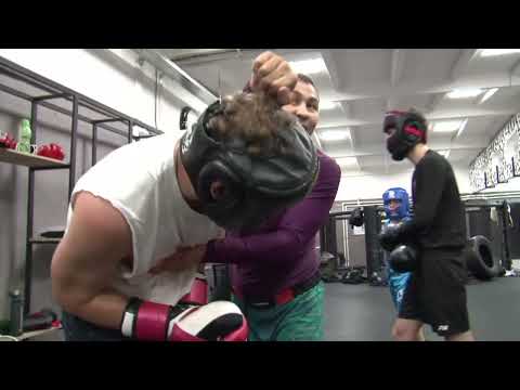 Видео: Рабочие моменты.. отработка в парах #школабокса #бокс #кикбоксинг #тренировки