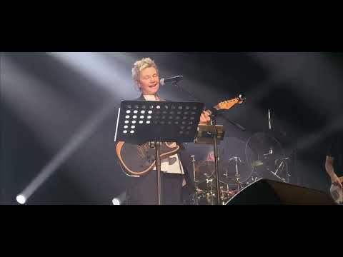 Видео: Сурганова и Оркестр. Раз-два (Нижний Новгород, 31.10.25)