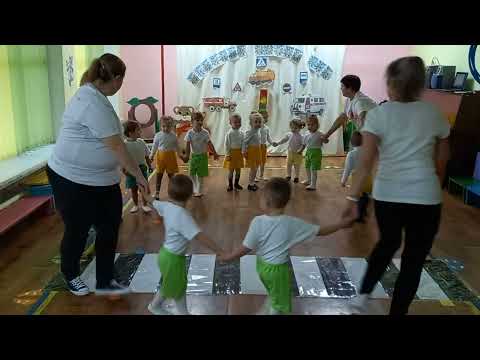 Видео: Переходь дорогу обережно! (фізкультурне заняття в молодших групах з безпеки дорожнього руху)