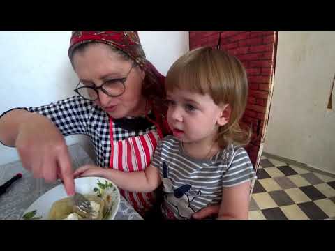 Видео: КАК ПРИГОТОВИТЬ САМЫЕ ВКУСНЫЕ ВАРЕНИКИ ПО ДЕРЕВЕНСКИ И НАКОРМИТЬ ВНУКА!