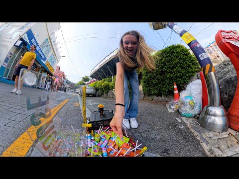 Видео: Дарить конфеты красивым мальчикам и девочкам на радиоуправляемой машине