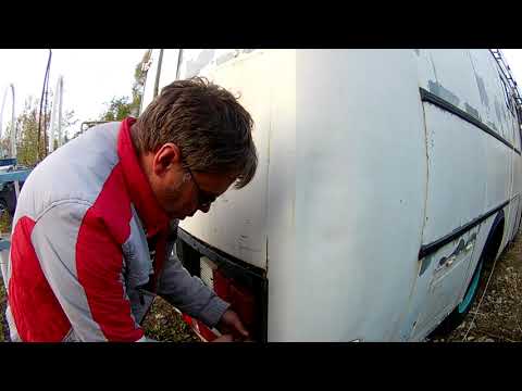 Видео: Автодом из ПАЗика часть 11. Герметизируем швы, ставим багажник, выпиливаем стол и многое другое