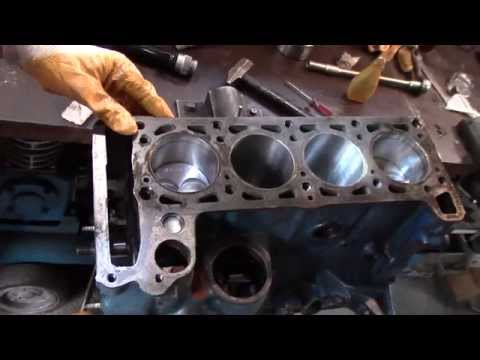 Видео: Часть 7 Lada Капитальный ремонт ВАЗ 2107 (1600)  Установка поршневой в блок цилиндров