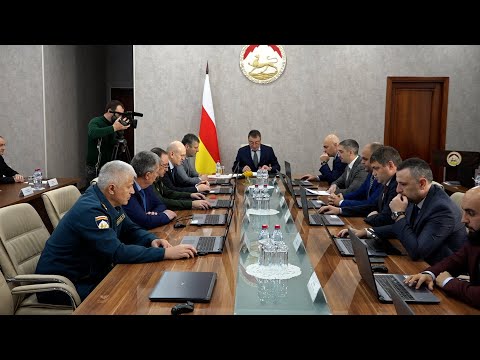 Видео: Кабмин Южной Осетии принял пять вопросов, которые были вынесены на повестку