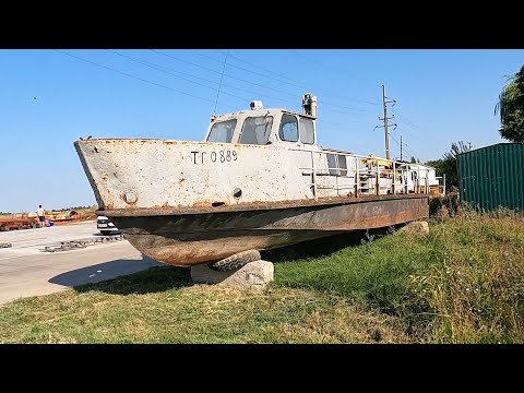 Видео: Залез в брошенный катер 🛥КС-100, а там РУЛЬ как в машине и двигатель на месте