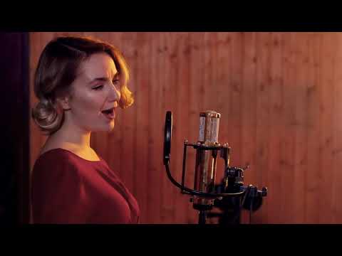 Видео: Ленинградский Патефон и Анастасия Лютова - Старый клен (музыка А.Пахмутовой, слова М.Матусовского)