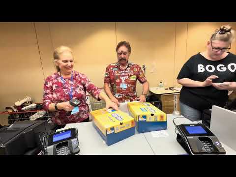 Видео:  Продавцы  в Америке падают от усталости , но улыбаются . 