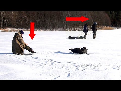 Видео: Рыбаки уходили а зря...КЛЁВ ТОЛЬКО НАЧИНАЛСЯ! Первый лёд!