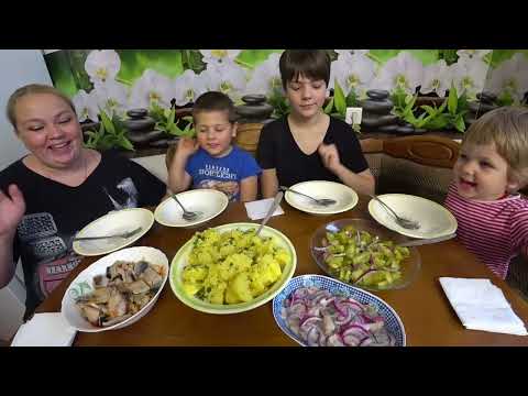 Видео: селëдка по корейски и картошка с маслом/мукбанг по деревенски