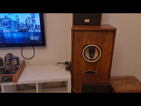 Видео: Трифоник на 10-ГДШ (полочники+саб) или ящики на 100+ литров (10-ГД36К+Coral 8cx-501 на подтанцовке)