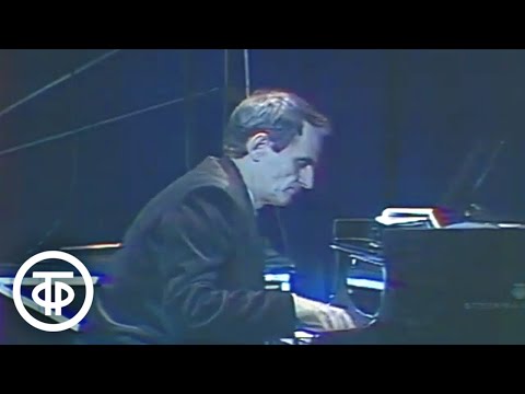 Видео: Игорь Лученок "Прощание с летом". За роялем автор (1988)